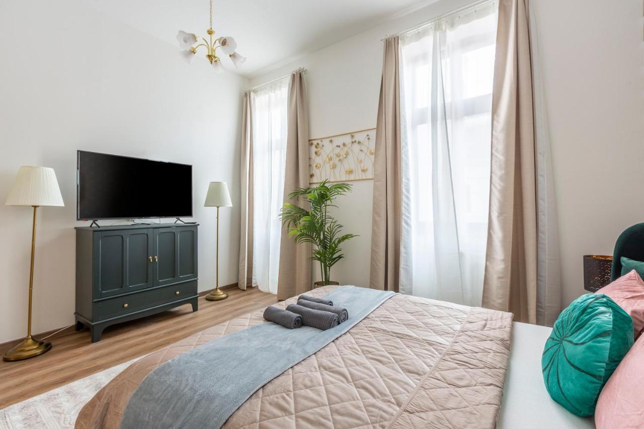 Explore Budapest From A Luxurious Cozy Apartment Eksteriør bilde