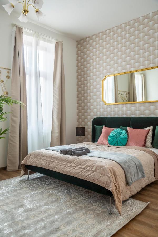 Explore Budapest From A Luxurious Cozy Apartment Eksteriør bilde